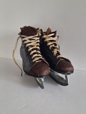 Vintage pair of ice skates